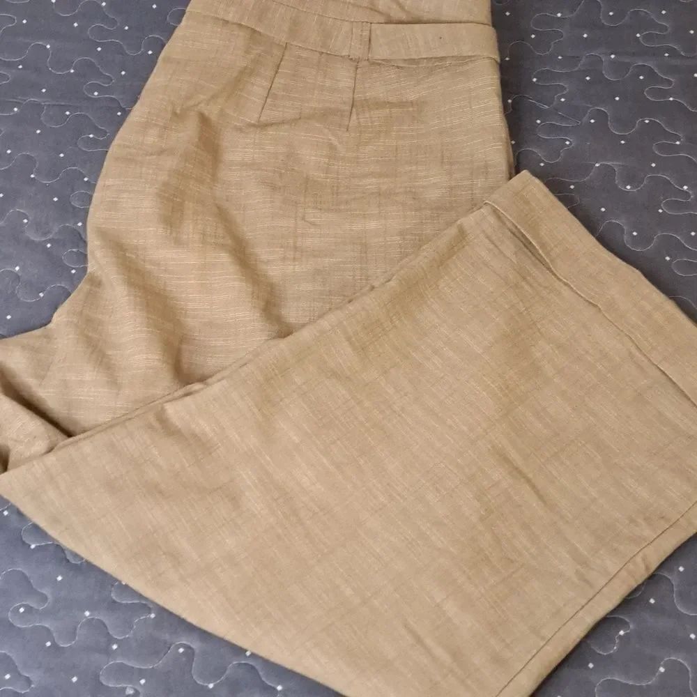 New Directions tan cropped pants size 16